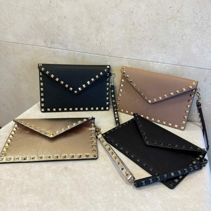 Picture of Valentino Handbags _SKUfw237690019fw